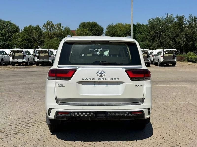 24款中东版陆地巡洋舰3.5 VXR 真皮版英雄版最新报价103万谈