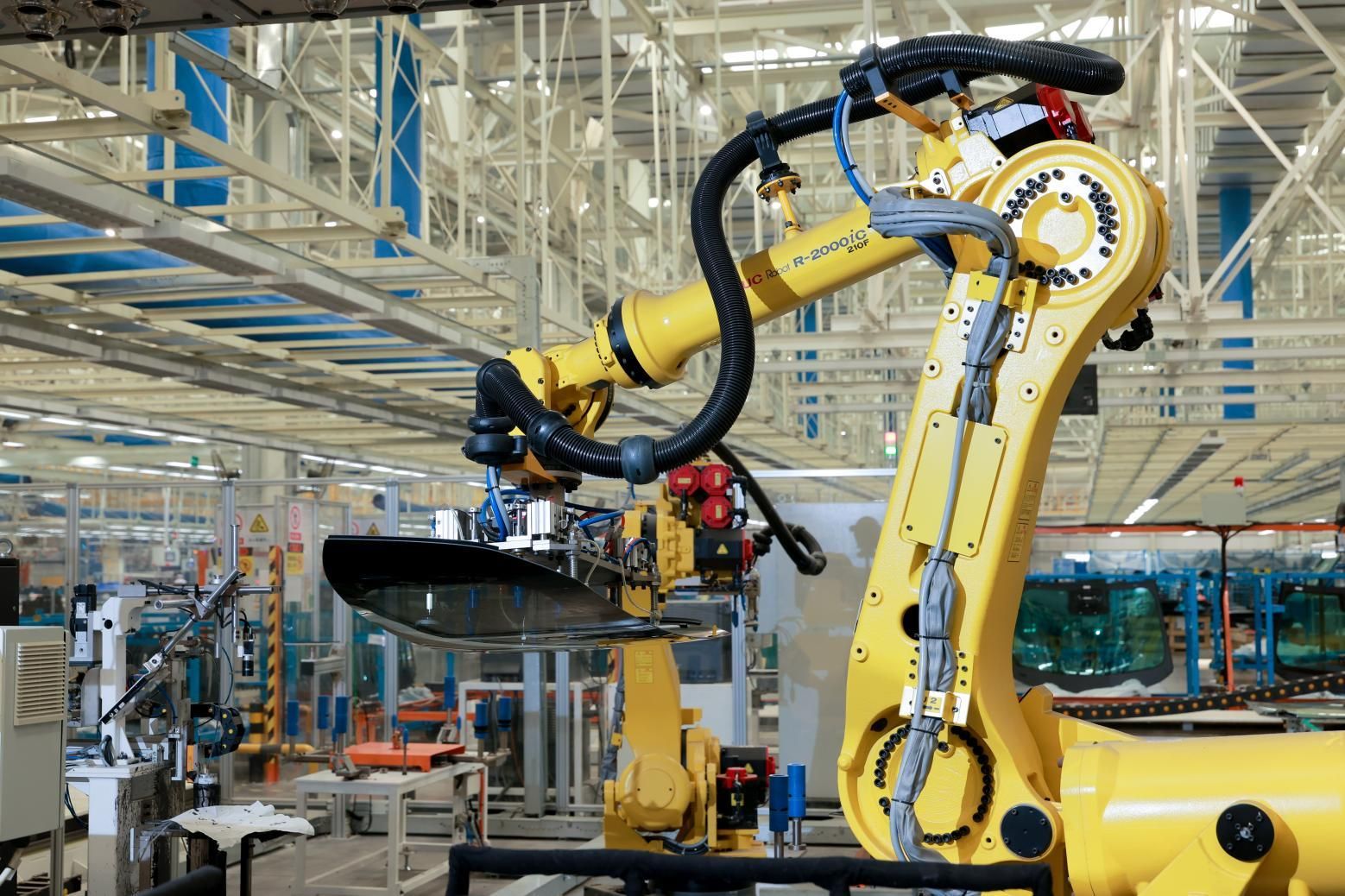 华系豪华破圈!岚图泰山车主探厂,解锁智造与安全双重密码