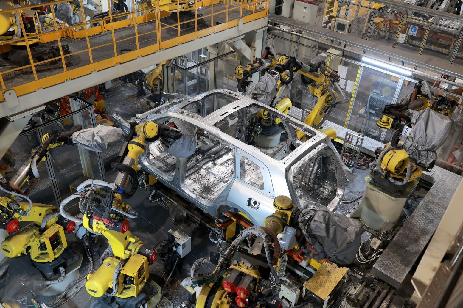 华系豪华破圈!岚图泰山车主探厂,解锁智造与安全双重密码