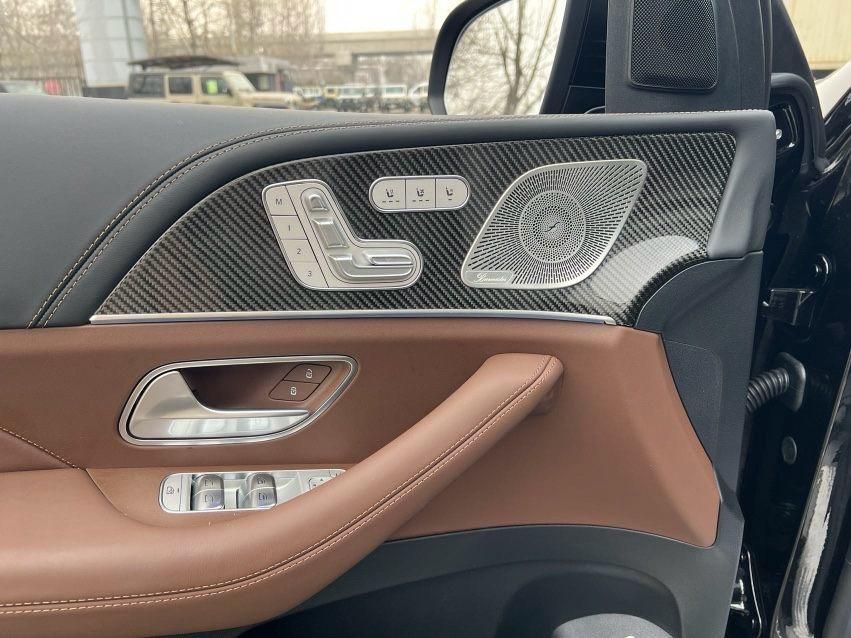 25款奔驰GLS63AMG 7座豪华SUV竟是性能猛兽 3.8秒破百