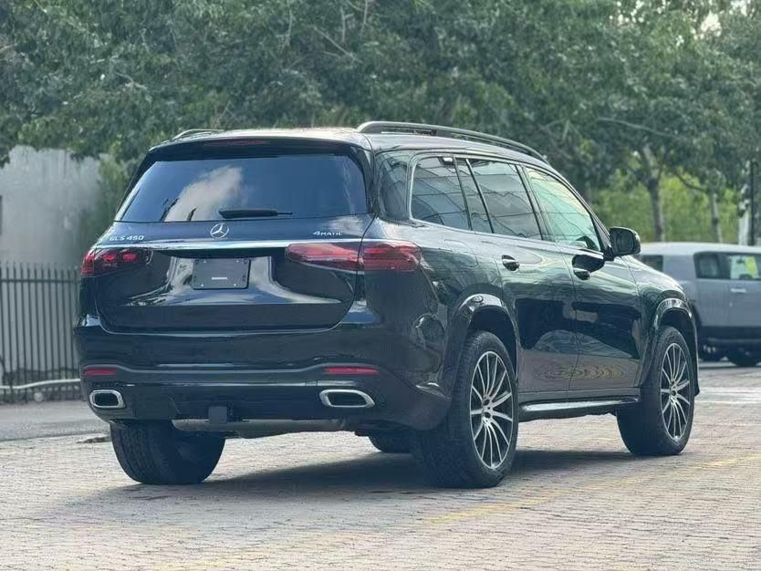 25款奔驰GLS450 3.0T+9AT+380马力+全时四驱奔驰大型SUV