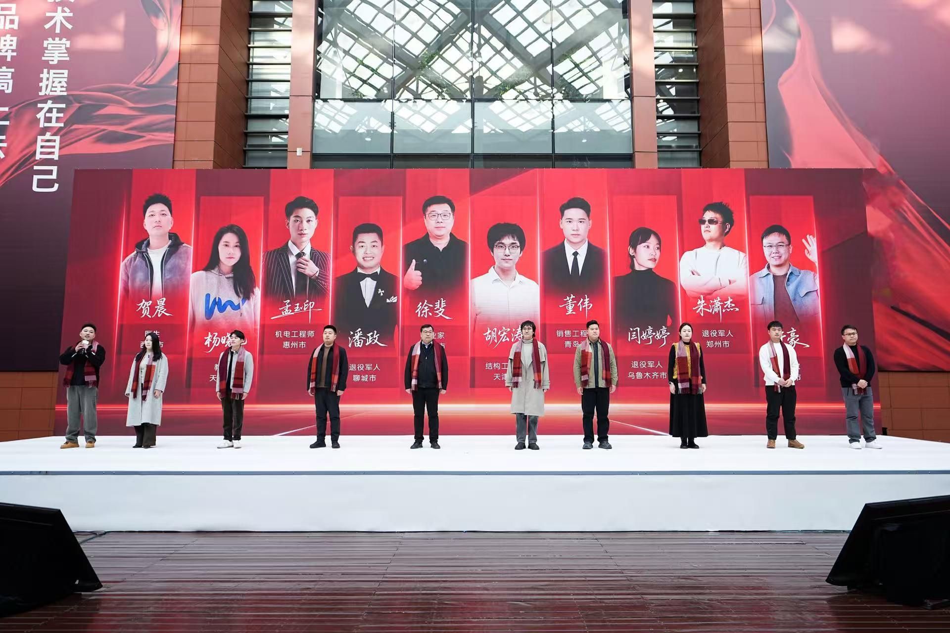 以最高礼遇致敬用户信赖，红旗HS6 PHEV万人交付仪式隆重启幕