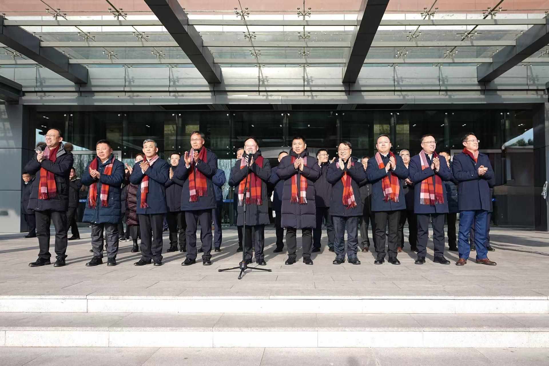 以最高礼遇致敬用户信赖，红旗HS6 PHEV万人交付仪式隆重启幕