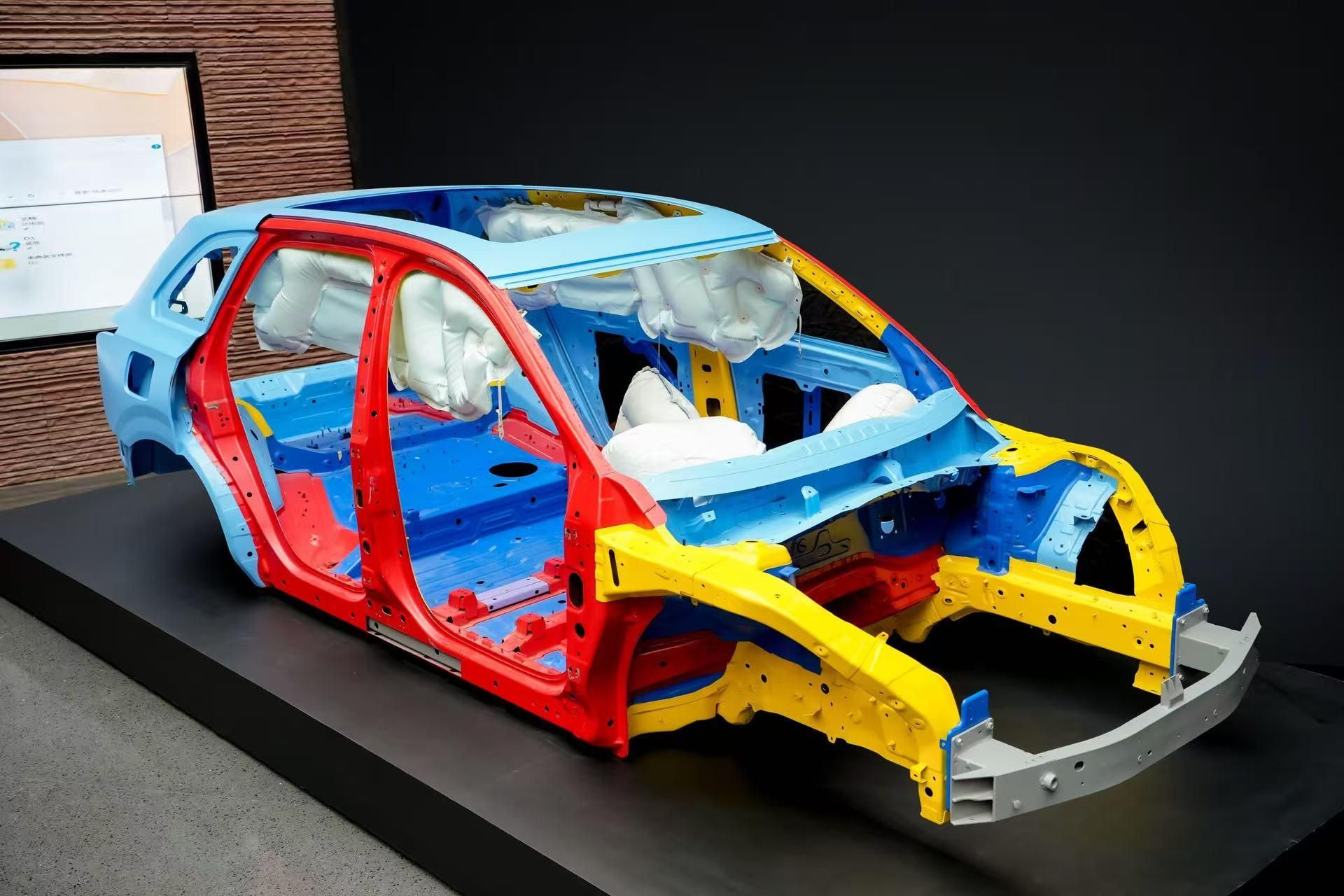 以最高礼遇致敬用户信赖，红旗HS6 PHEV万人交付仪式隆重启幕