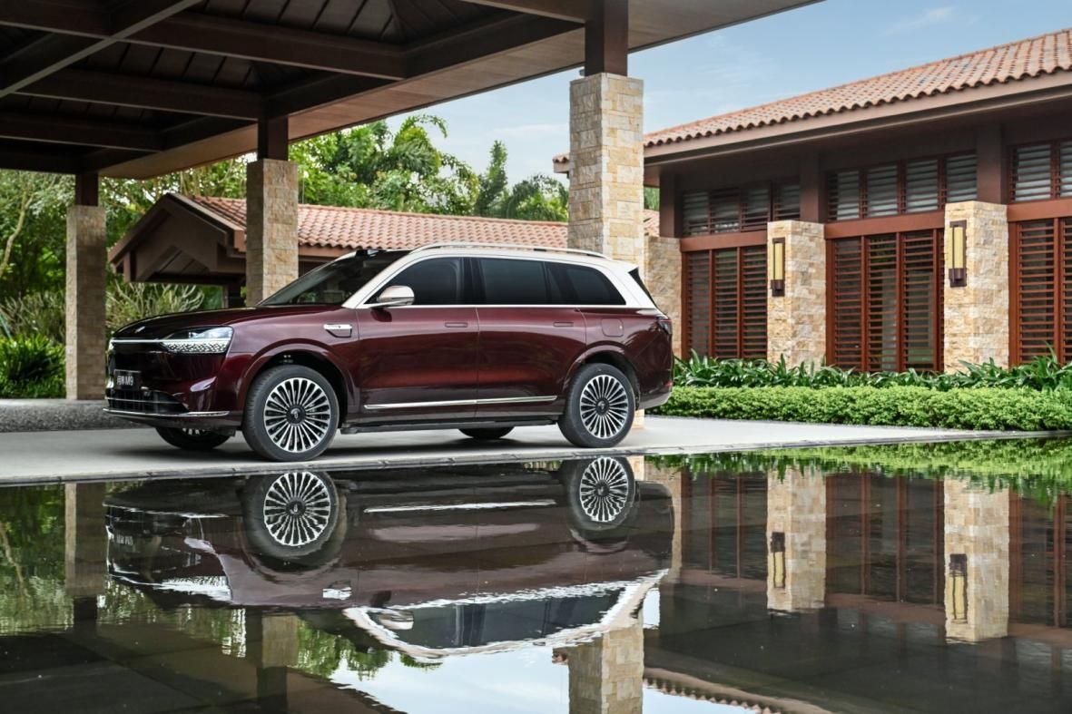 问界M9穿越4000公里，携手罗振宇开启知识跨年新征程