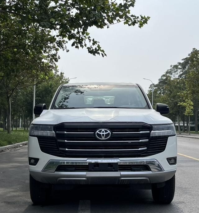  2026款丰田兰德酷路泽3300尽情释放硬派越野性能