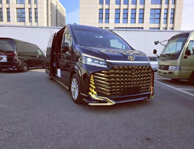 丰田海狮总店 7 座全隔断 星空顶茶台升降电视满配版