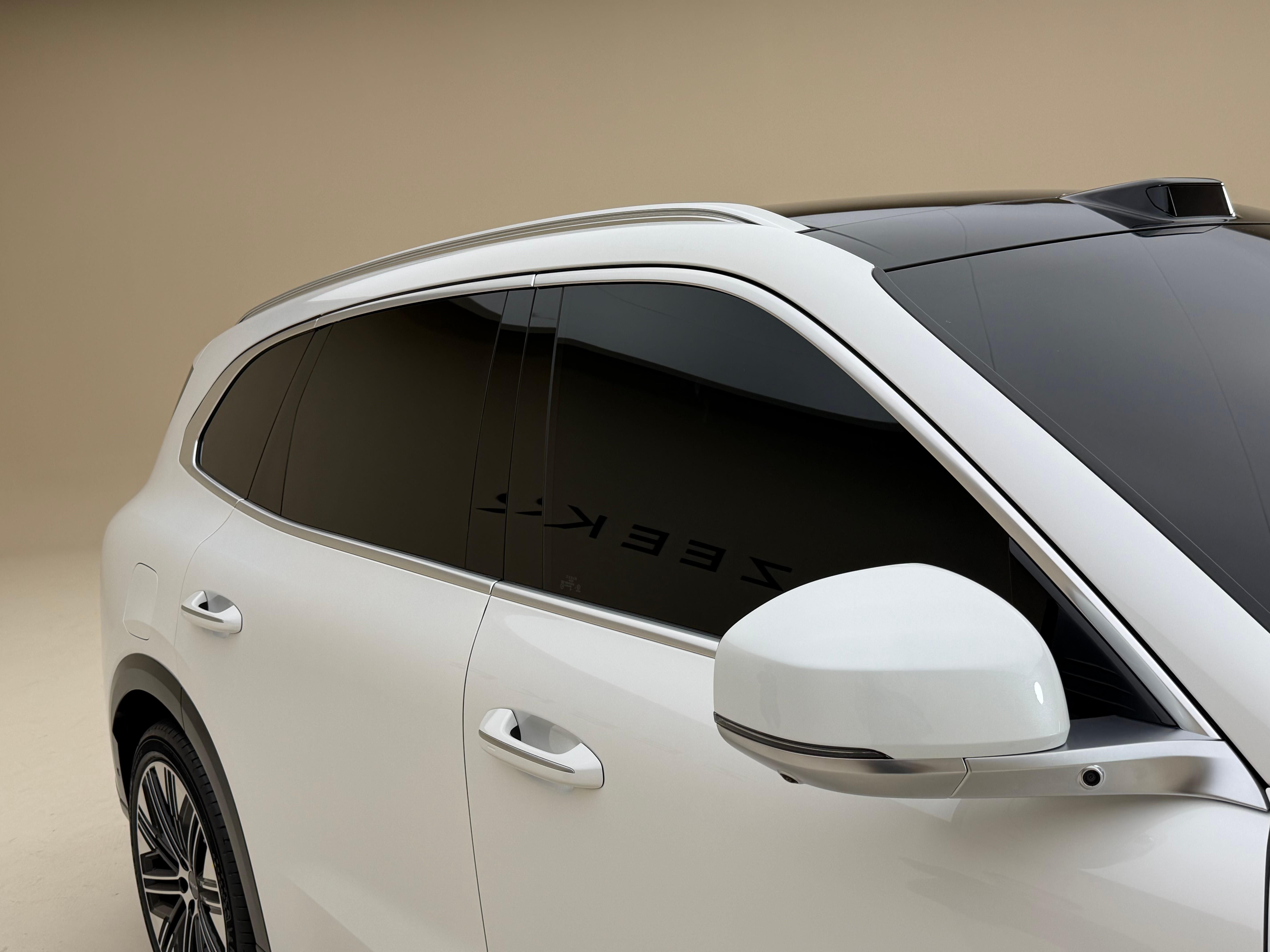 极氪 8X 静态首拍：不是小号9X，这是爆款的节奏？