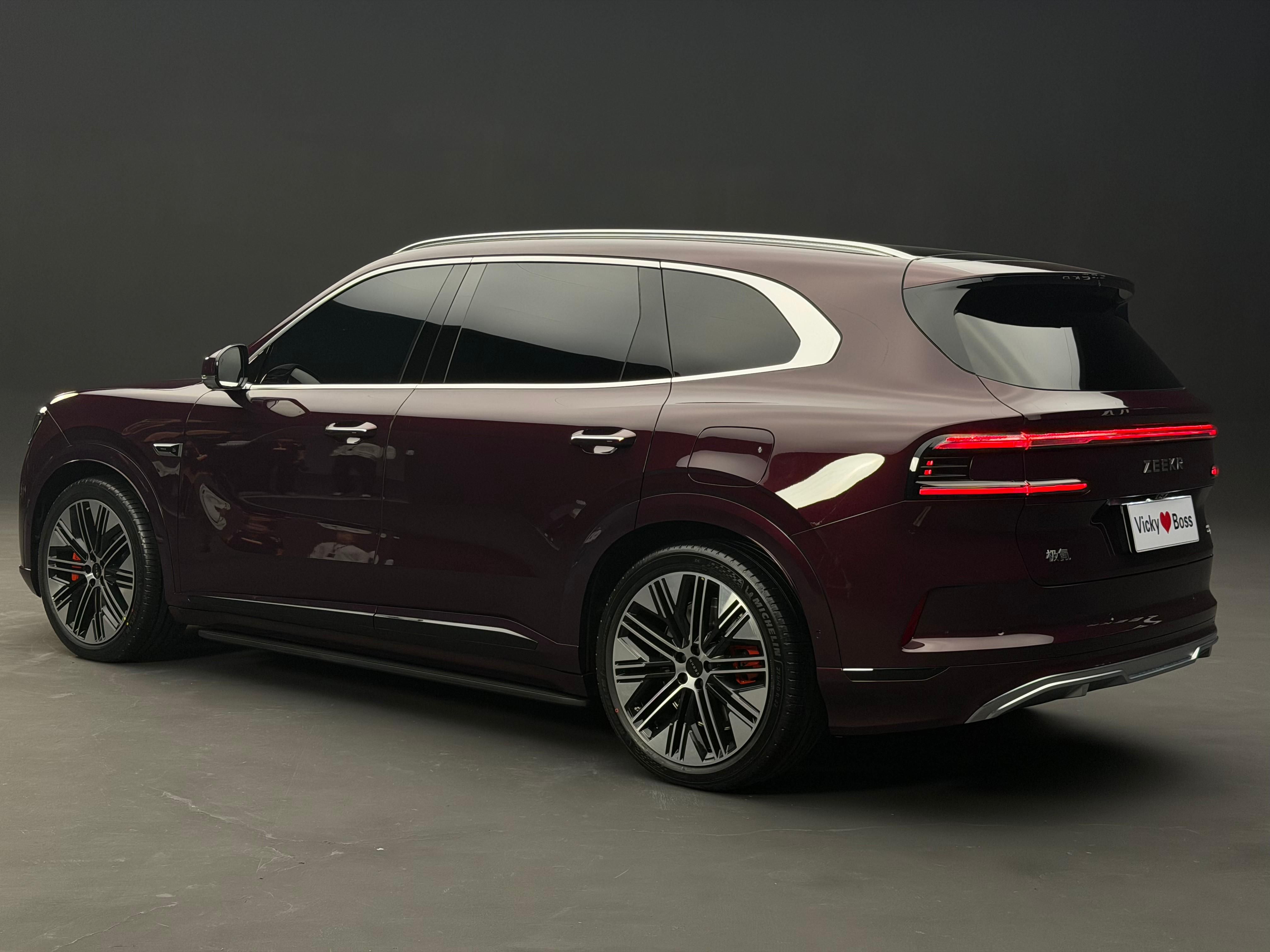 极氪 8X 静态首拍：不是小号9X，这是爆款的节奏？