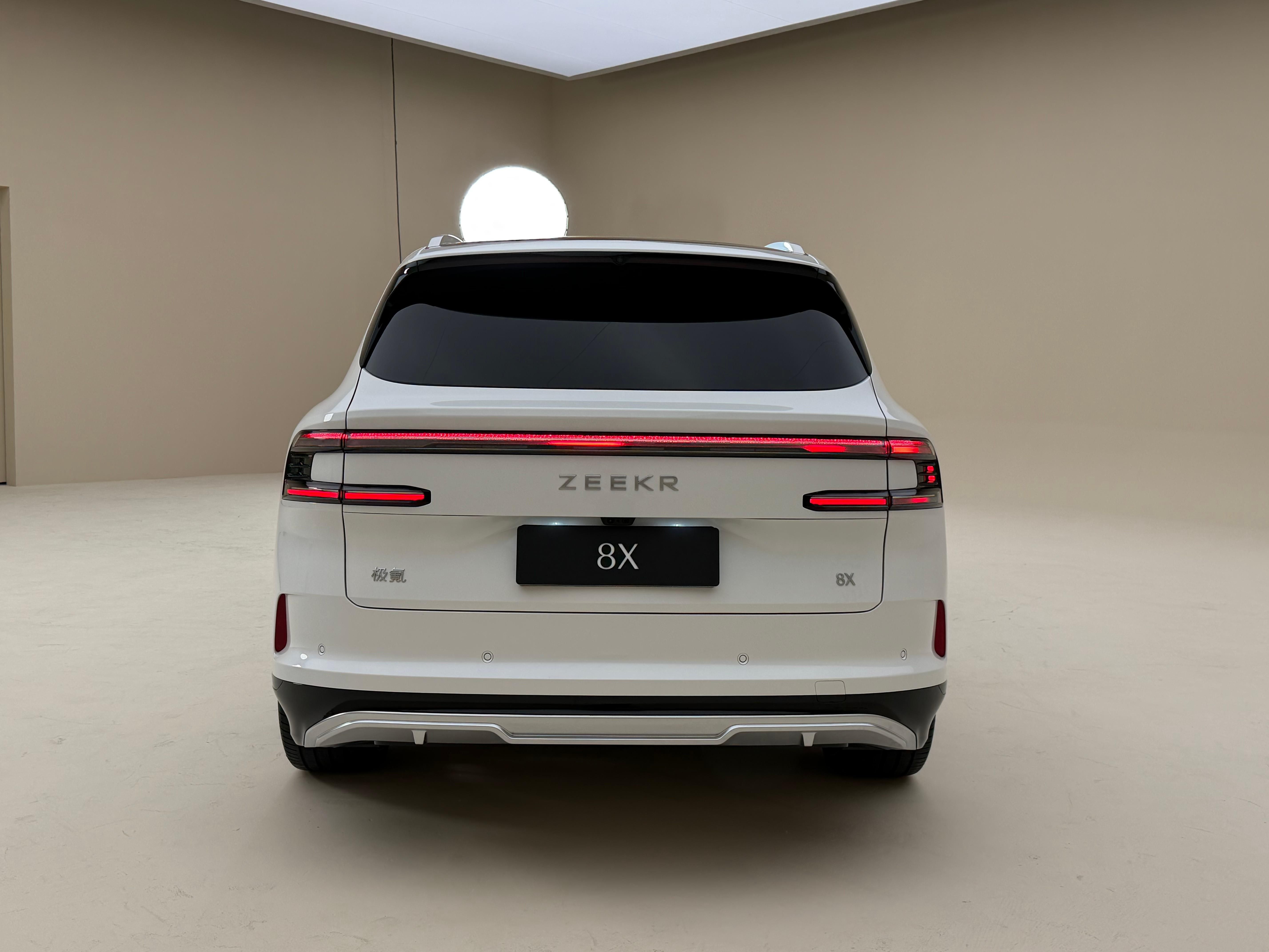 极氪 8X 静态首拍：不是小号9X，这是爆款的节奏？