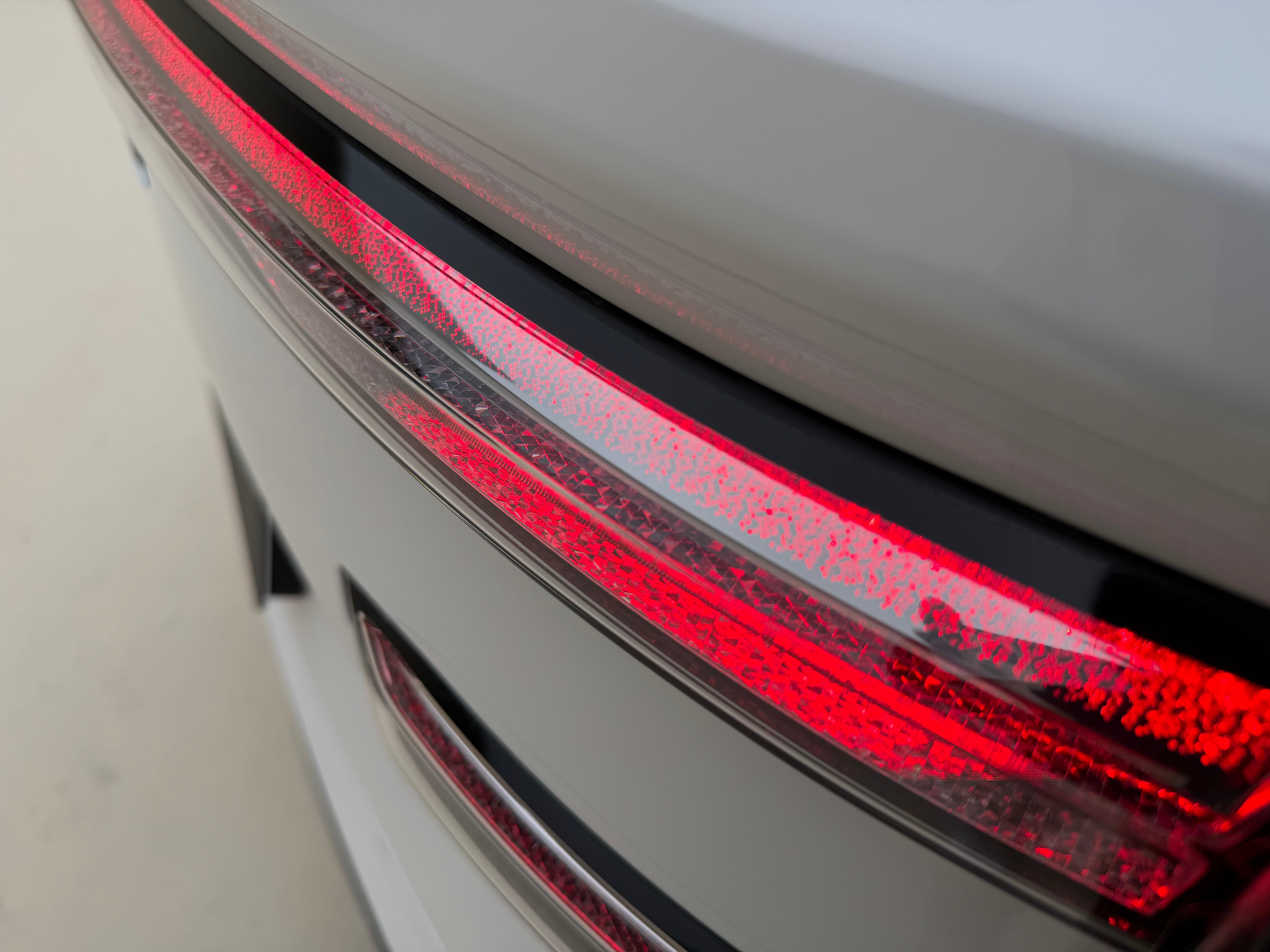 极氪 8X 静态首拍：不是小号9X，这是爆款的节奏？