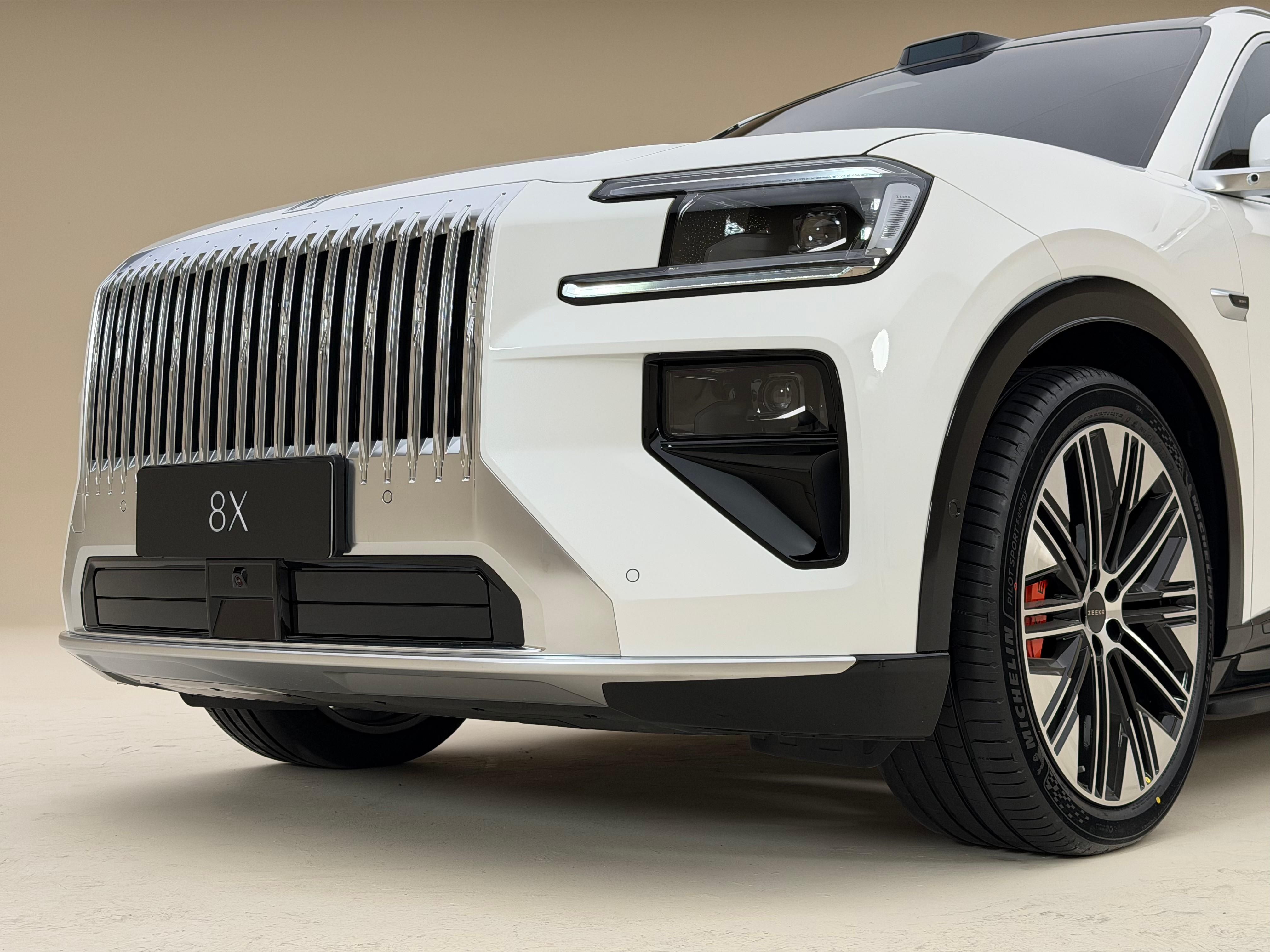 极氪 8X 静态首拍：不是小号9X，这是爆款的节奏？