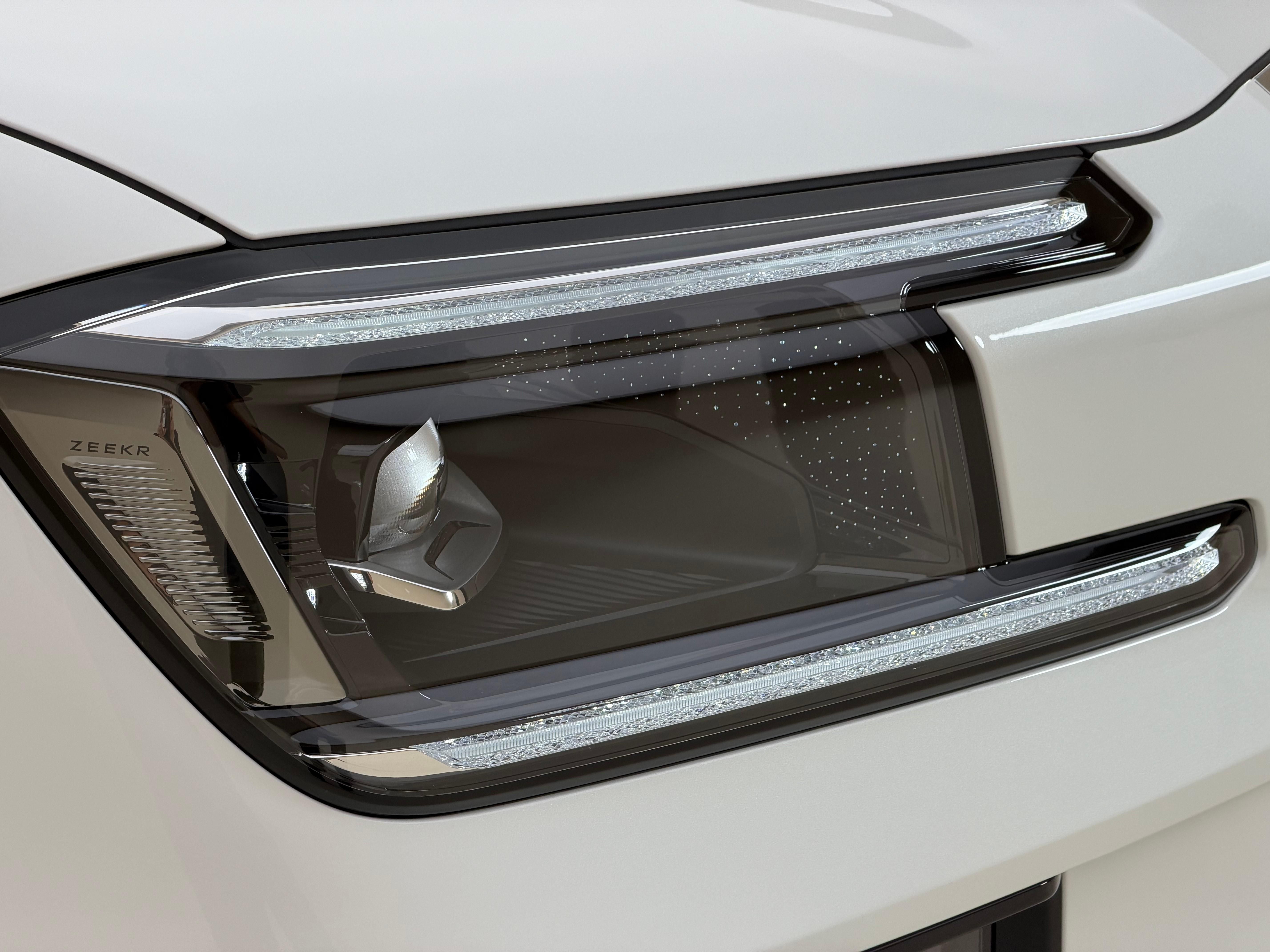 极氪 8X 静态首拍：不是小号9X，这是爆款的节奏？