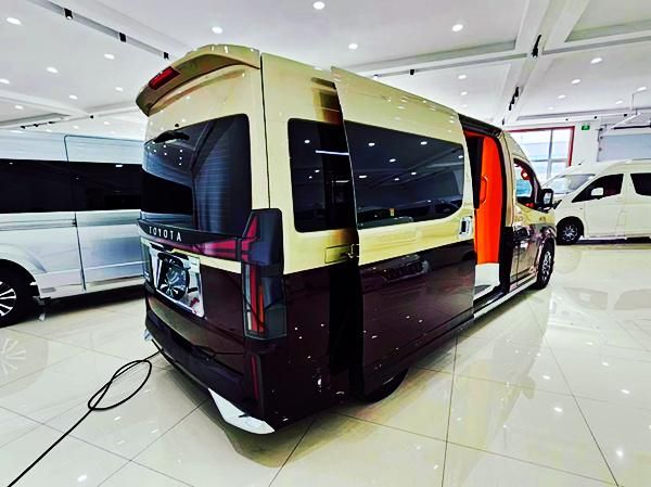 丰田海狮 4 座总裁版 带床卫生间 高端定制现车