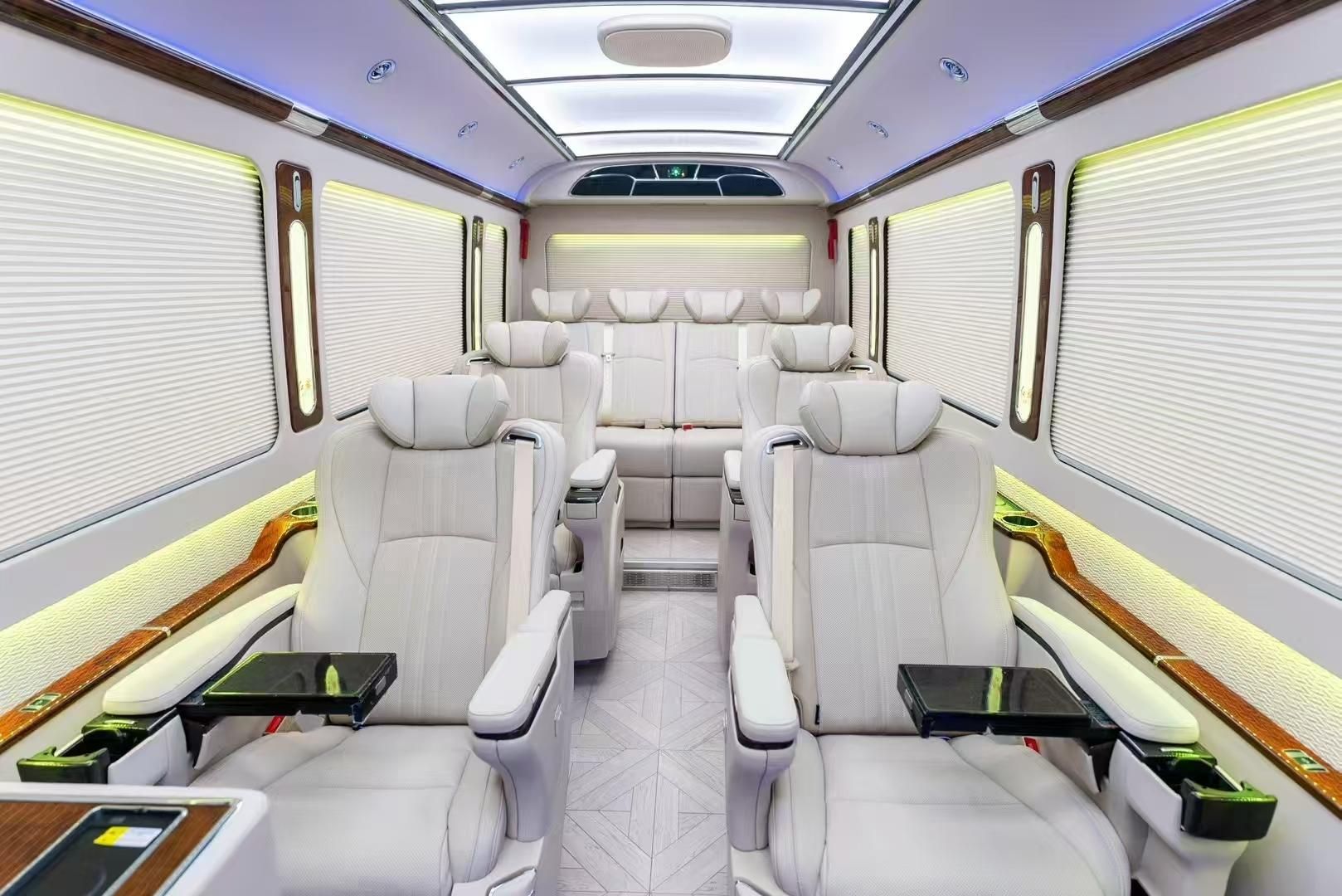 26年红旗国悦尊享移动行宫：红旗国悦12座车型配置解析 