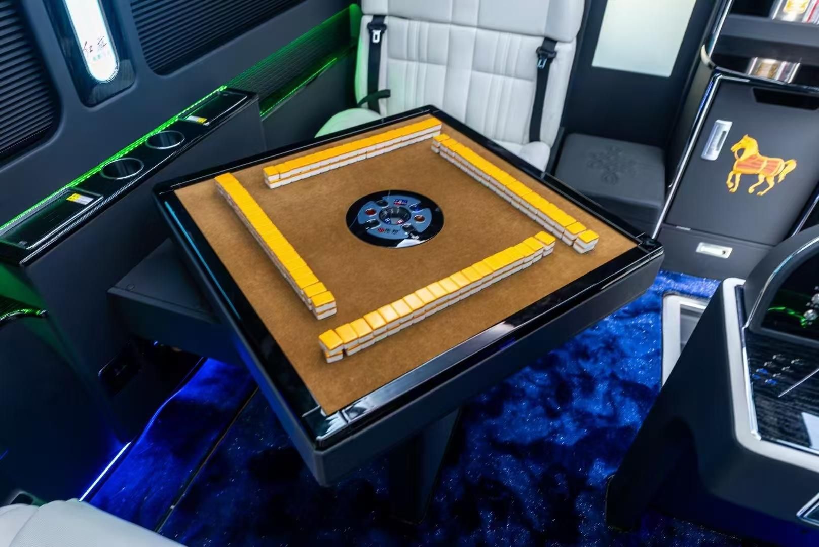 26年红旗国悦尊享移动行宫：红旗国悦12座车型配置解析 