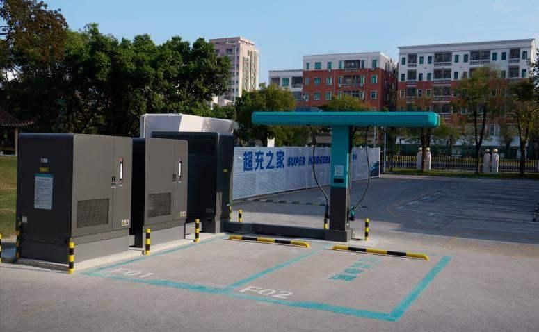  第二代刀片电池+闪充技术发布 比亚迪引领新能源迈入闪充时代 