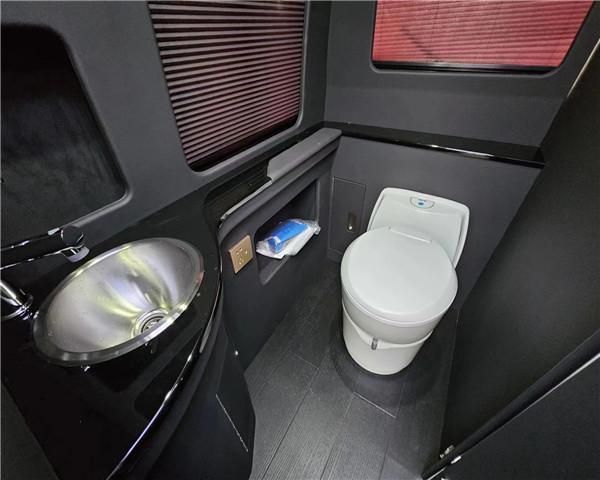 豐田考斯特4S店2026款 8座房車帶床衛(wèi)生間 42-85 萬全國聯(lián)保上牌