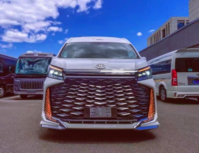 丰田海狮4S店优惠促销 零息分期+空气悬挂改装