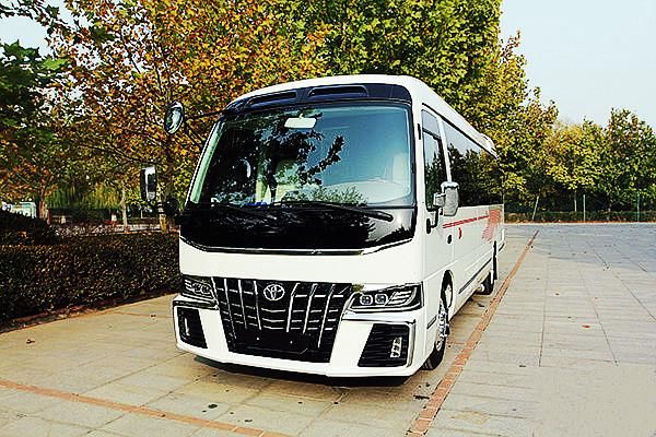 豐田考斯特4S店2026款10座黑武士衛生間版現車百余臺免息