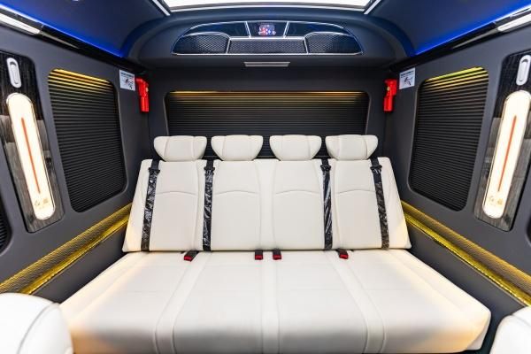 26年红旗国悦4S店总部联系电话13261183333 总经理