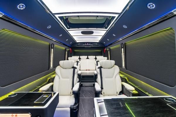 26年红旗国悦12座红旗国悦4s店现车