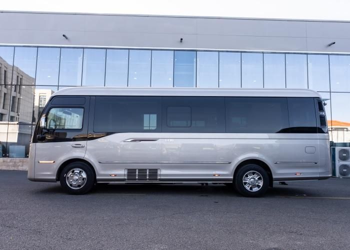 红旗国悦4S店现车促销 6 座房车卫生间版直降 7 万支持分期免息