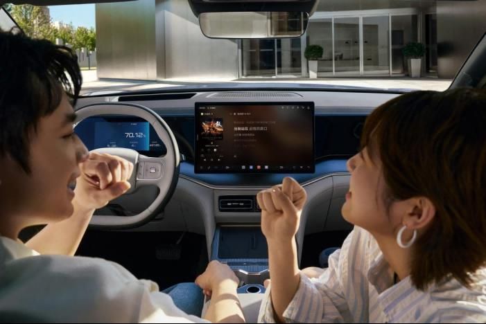 售15.19万-17.99万元，比亚迪宋Ultra EV开启B级SUV闪充时代