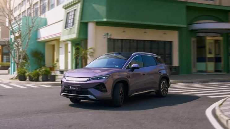 售15.19万-17.99万元，比亚迪宋Ultra EV开启B级SUV闪充时代