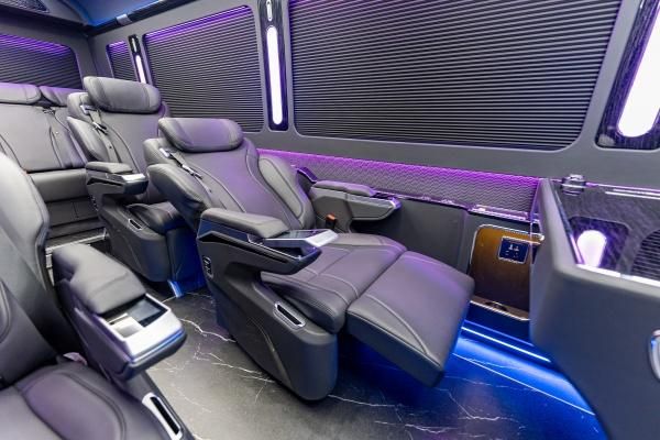 26年红旗国悦12座价格红旗国悦中国总代理