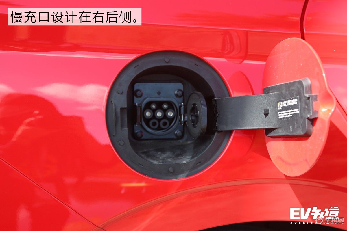 颜值与性价比兼备 试驾10万级纯电轿车比亚迪e3