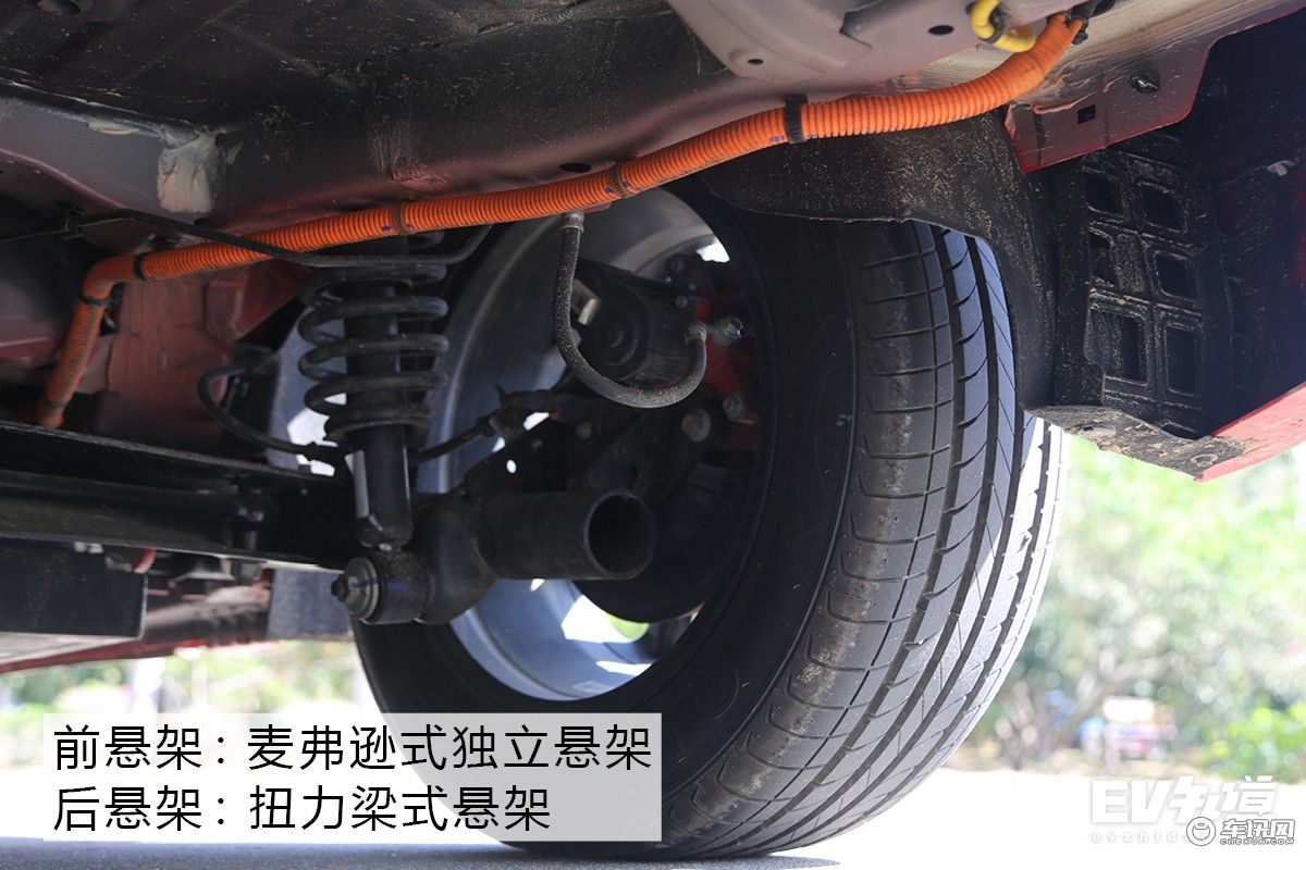 颜值与性价比兼备 试驾10万级纯电轿车比亚迪e3