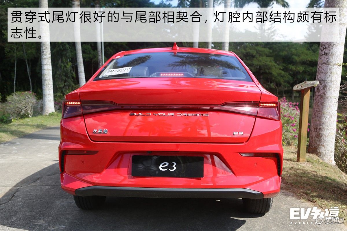 颜值与性价比兼备 试驾10万级纯电轿车比亚迪e3