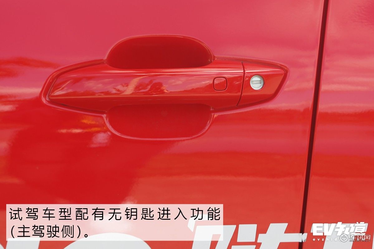 颜值与性价比兼备 试驾10万级纯电轿车比亚迪e3