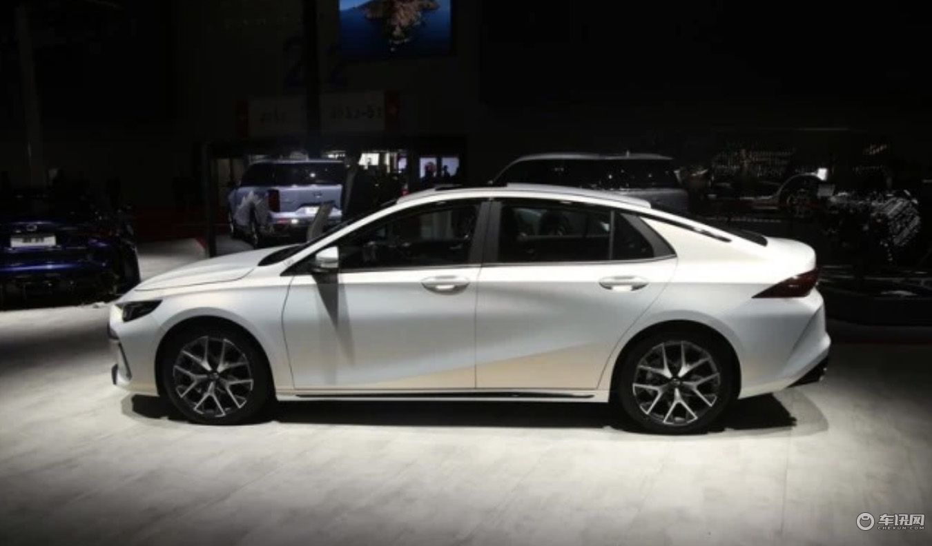 售价为12.80-14.80万元 广汽传祺影豹混动版正式上市 售价为12.80-14.80万元 广汽传祺影豹混动版正式上市