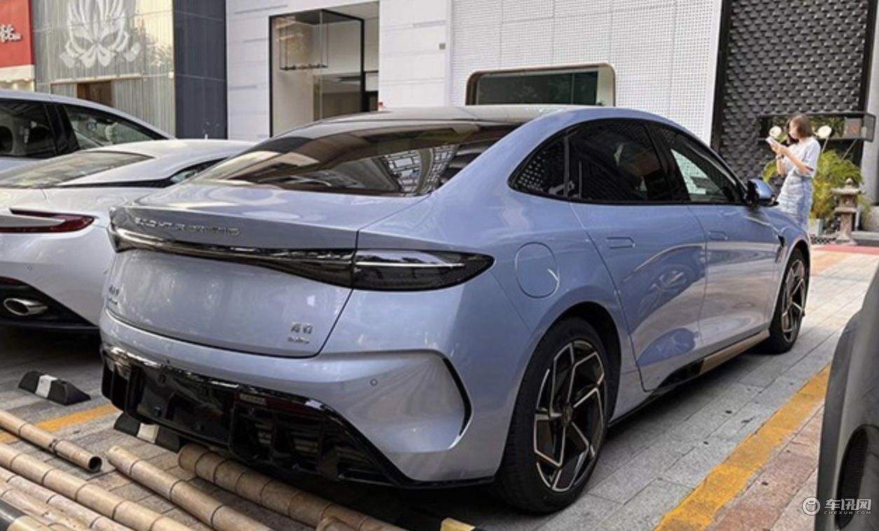 CLTC续驶里程650km 比亚迪海豹四驱版实车曝光 
