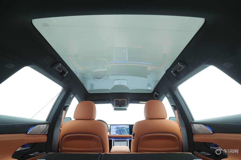 小鹏汽车首款中大型SUV--小鹏G9亮相成都车展