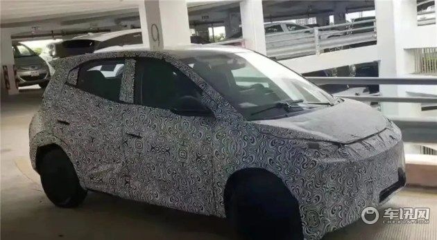 采用最新的家族式设计 比亚迪海鸥最新内饰谍照曝光 