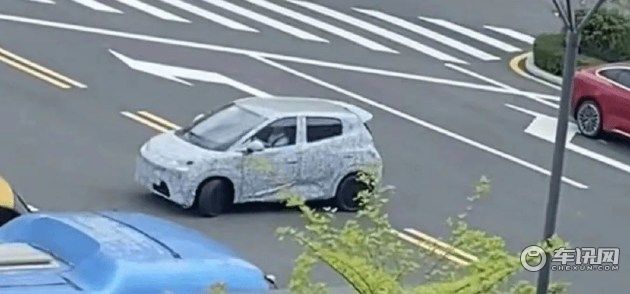 采用最新的家族式设计 比亚迪海鸥最新内饰谍照曝光 