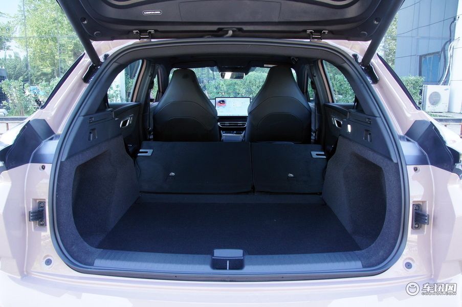 已正式下线/或将10月18日上市 最新打造的全球车型哪吒X实拍