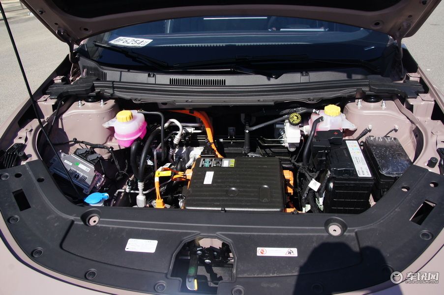 已正式下线/或将10月18日上市 最新打造的全球车型哪吒X实拍