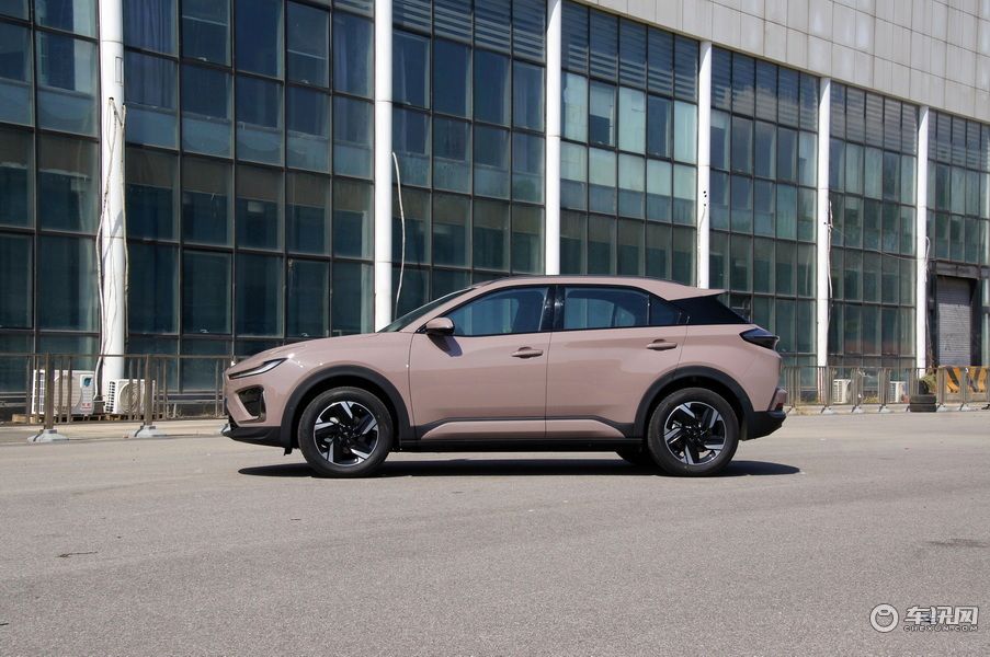 已正式下线/或将10月18日上市 最新打造的全球车型哪吒X实拍