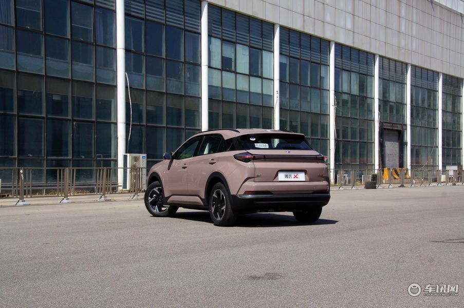 已正式下线/或将10月18日上市 最新打造的全球车型哪吒X实拍