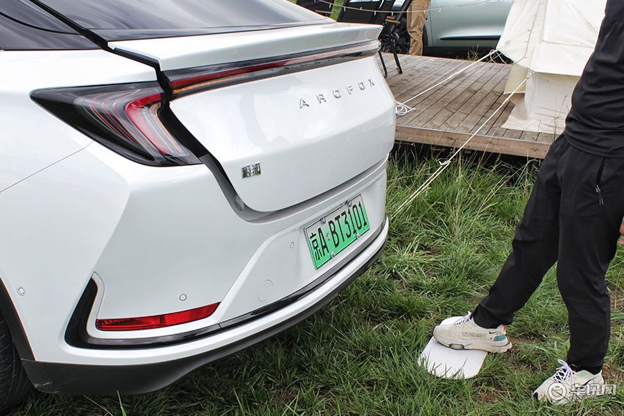 一辆称职的家用车，试驾极狐阿尔法S森林版