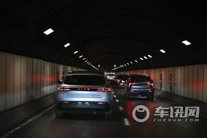 长途旅行说走就走 问界M5智驾版带你跨越“万水千山”