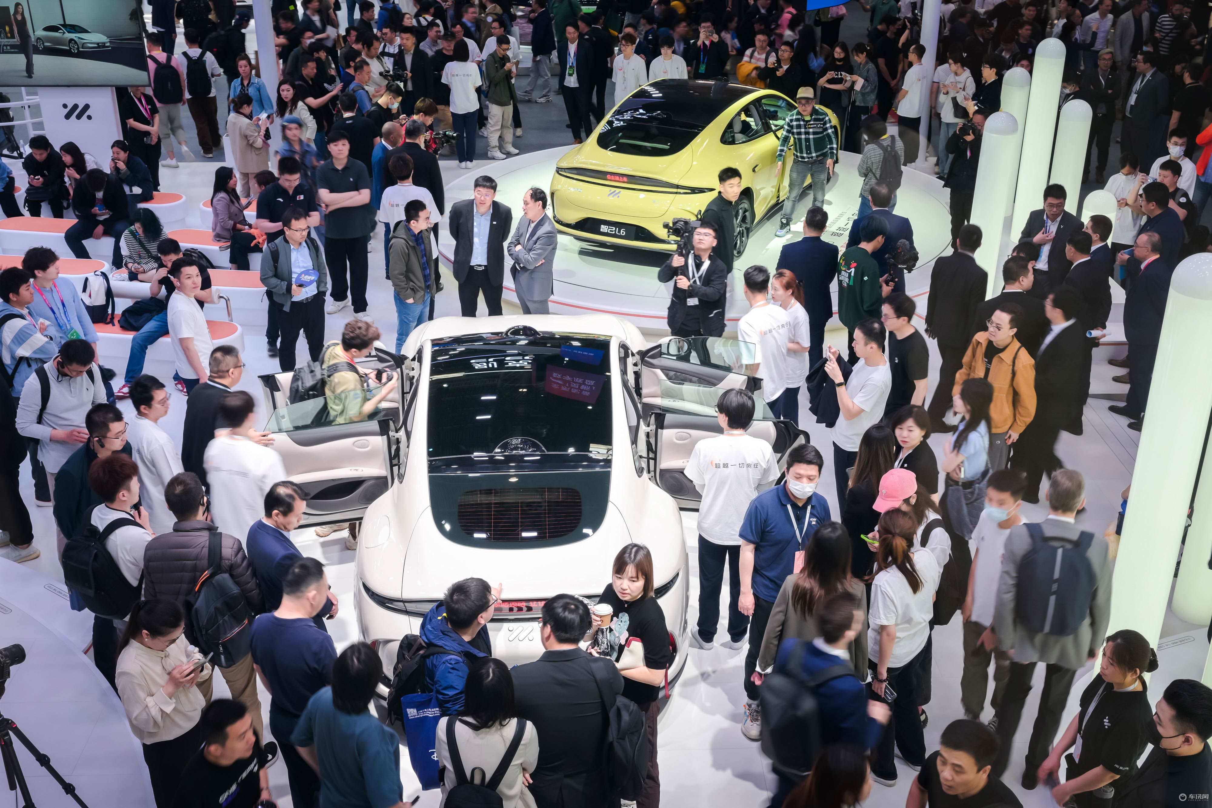 智己L6亮相北京车展 全系搭载“智能生态驾舱系统”IMOS 3.0 
