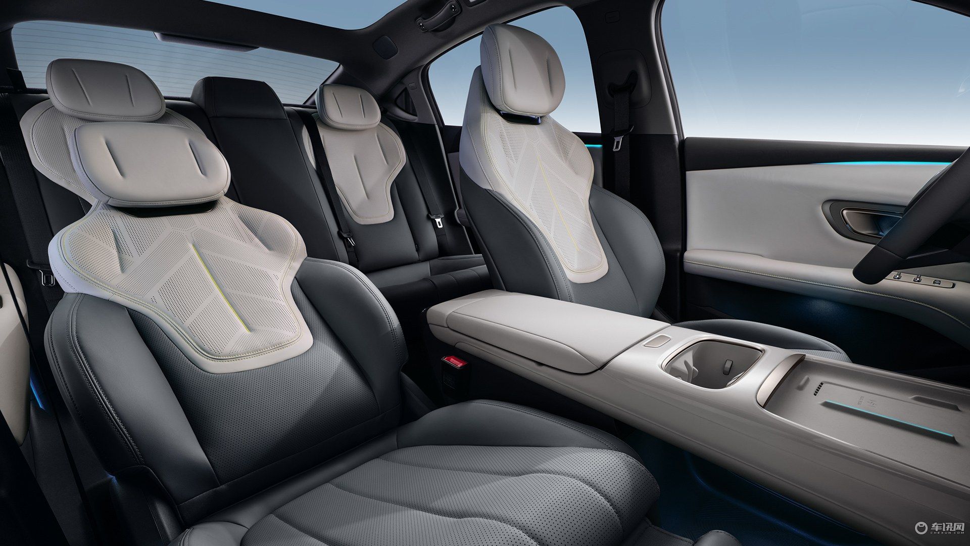 配超跑同款磁流变悬架 深蓝L06预售13.99万起