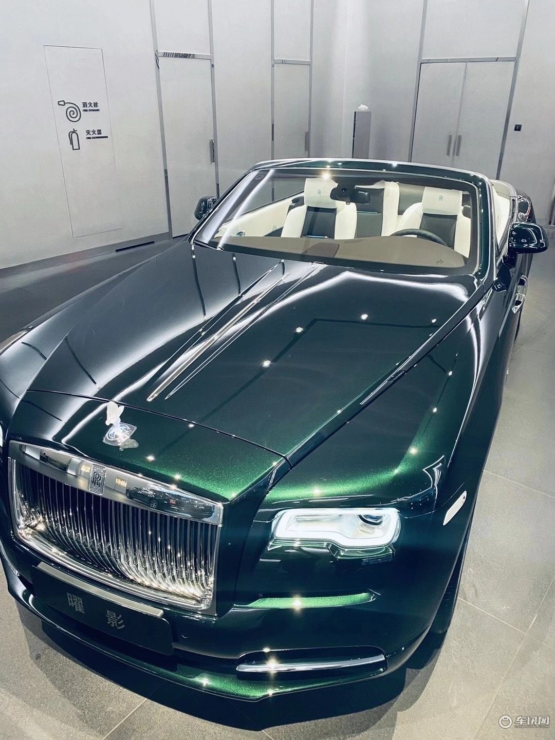 2021款劳斯莱斯曜影价格 落地价格多少钱