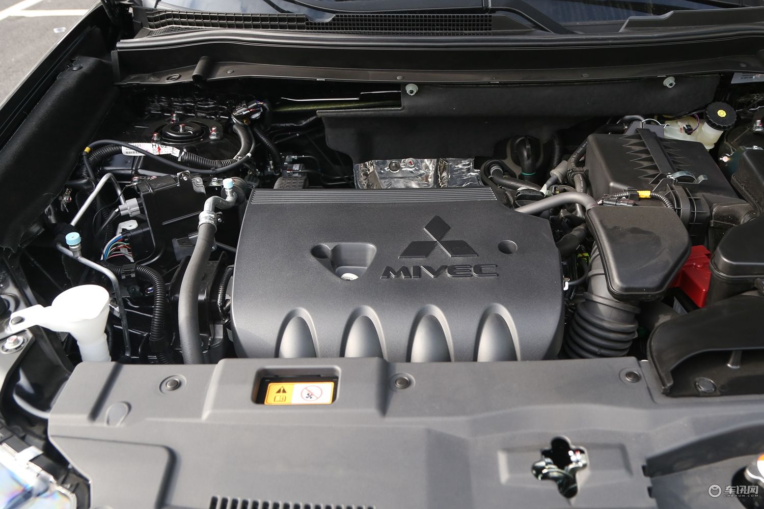 动力方面,国产欧蓝德提供20l和24l两款自然吸气发动机,其中2