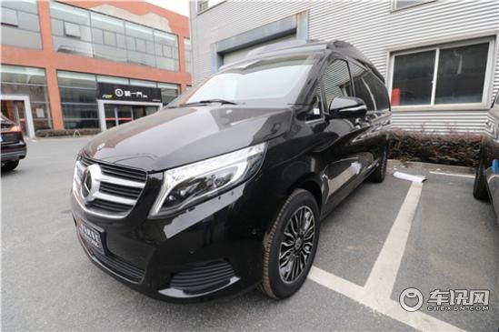 奔驰商务车七座国六现车促销，直降10万。优惠热线：4009609396